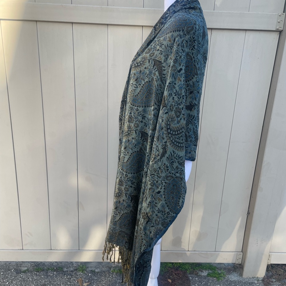 SJ Collection Shawl - Picture 5 of 8